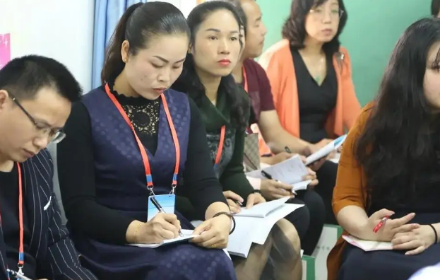 教师|中小学教师经常招聘还是缺人,面对轮岗制难题,学生有话要说