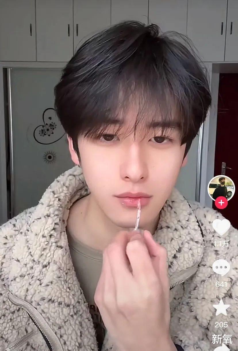 撞脸|救命！说他是去油版黄晓明，本尊看了连夜用洗洁精洗澡夺回清白