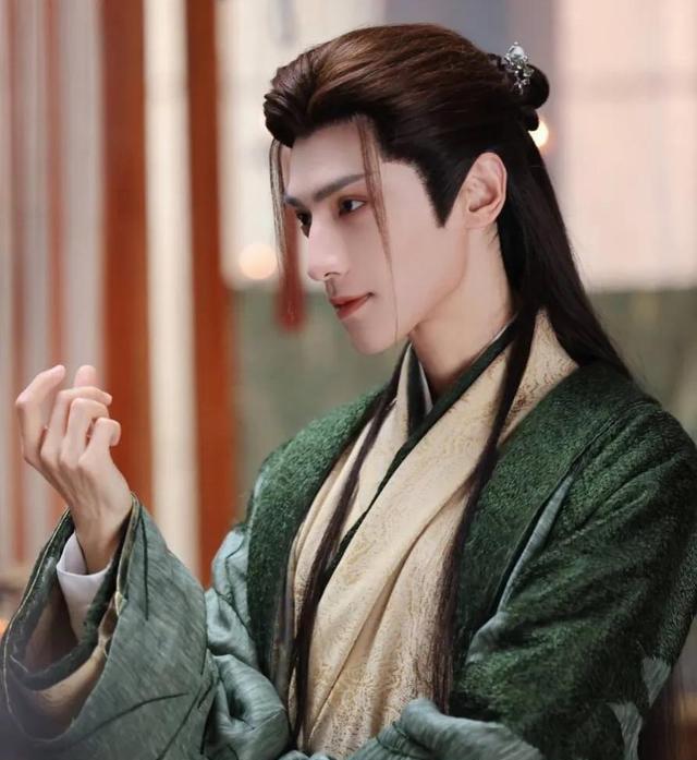 昆凌|白鹿《长月烬明》女配抢眼:王一菲《与君》判若两人,孙珍妮魅惑