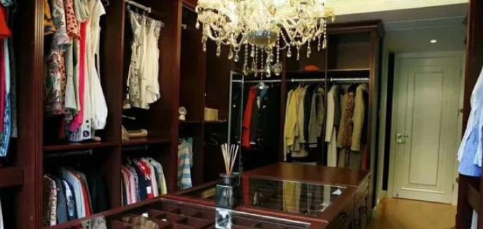 叶璇晒出自己在杭州的家,一个人住整栋别墅,衣帽间比卧室还大