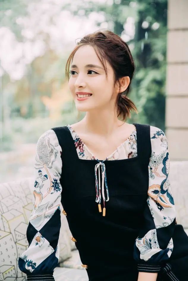 食盐|女人扎马尾时,尽量少犯这3个“错误”,看着老气还会加快掉发