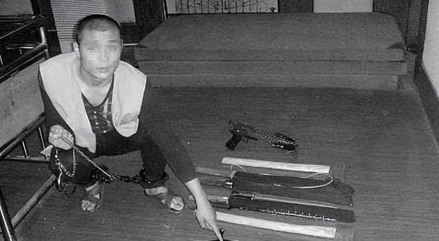 山东黑老大徐宗涛,父亲因他牵连被枪杀,审判时卷宗一车拉不完
