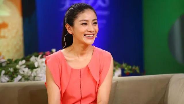 胡可|胡可年轻的时候太好看了，如今重回娱乐圈，她却在快速苍老