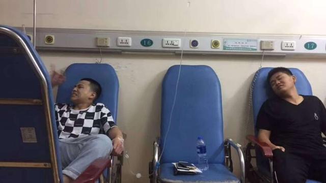 20年浙江一婚宴五粮液被调包,18人住院,家属索赔50万,结果如何
