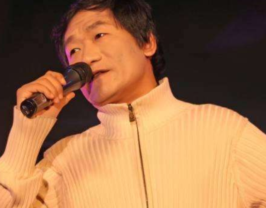 谢东|59岁谢东雪天打赤膊!眉毛挂雪皮肤被冻红,满脸沧桑被指似侯宝林