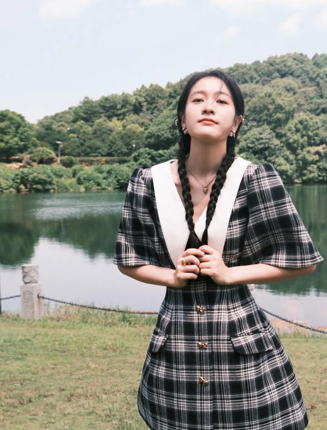 穿衣搭配 女生最显老的三款发型，你踩雷了吗？