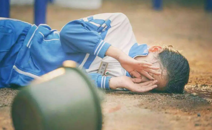 3名女子殴打13岁同校学生,行为恶劣语言狂妄,现已被全部抓获