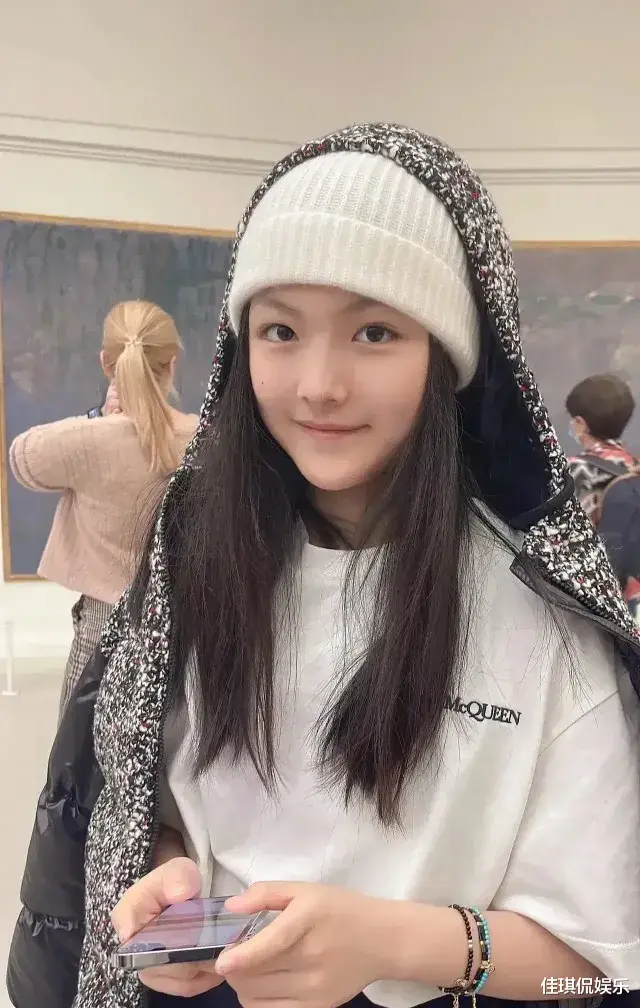 齐刘海 李湘女儿王诗龄13岁瘦身成功，变身小女神，这么高的颜值比年轻时的李湘还惊艳