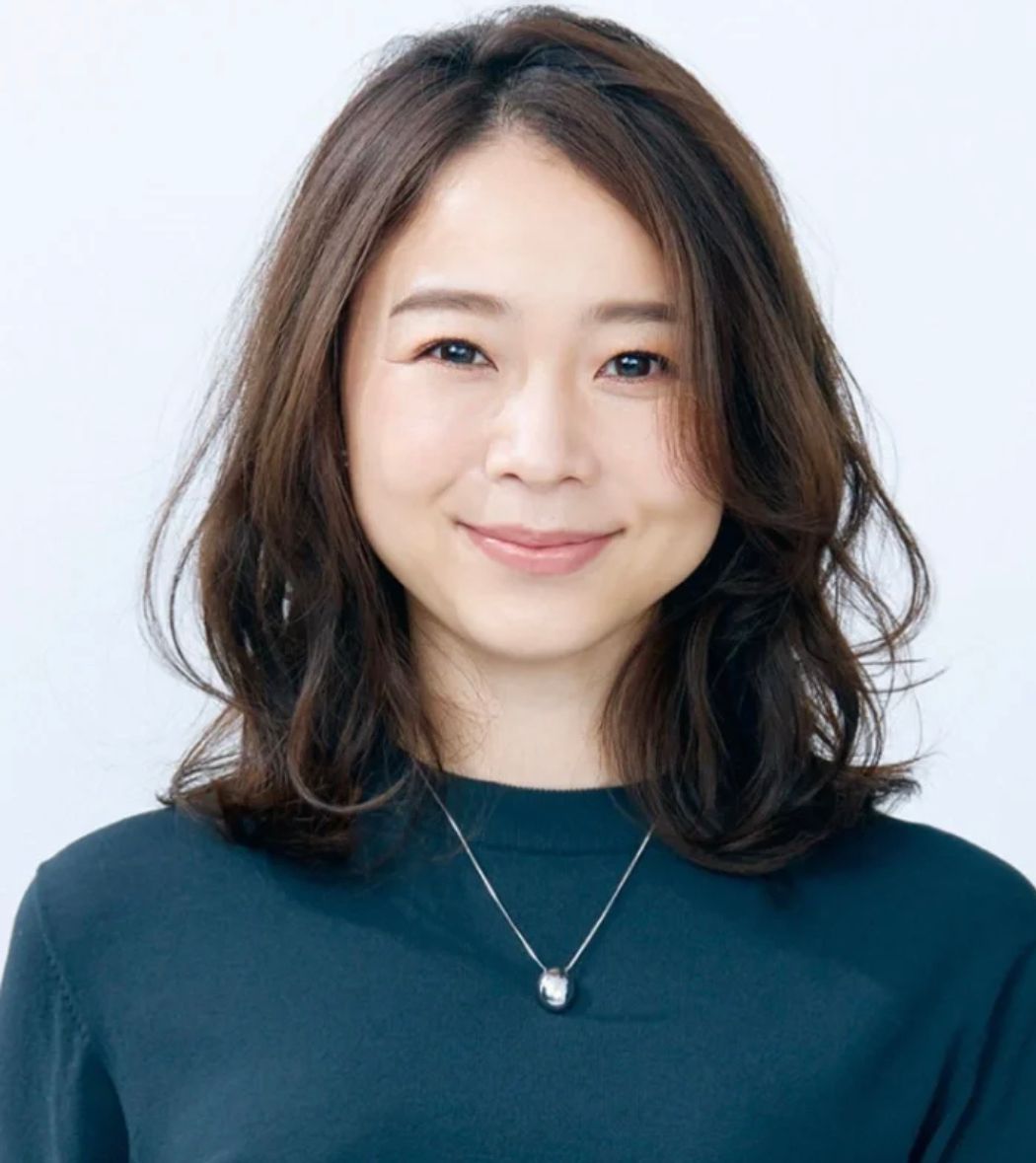 发际线 女人上了年纪，尽量别烫这3种卷发，换成另外3种，时髦减龄显气质