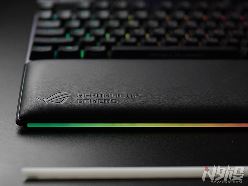 机械键盘|无愧旗舰之名 ROG耀光2幻机械键盘体验