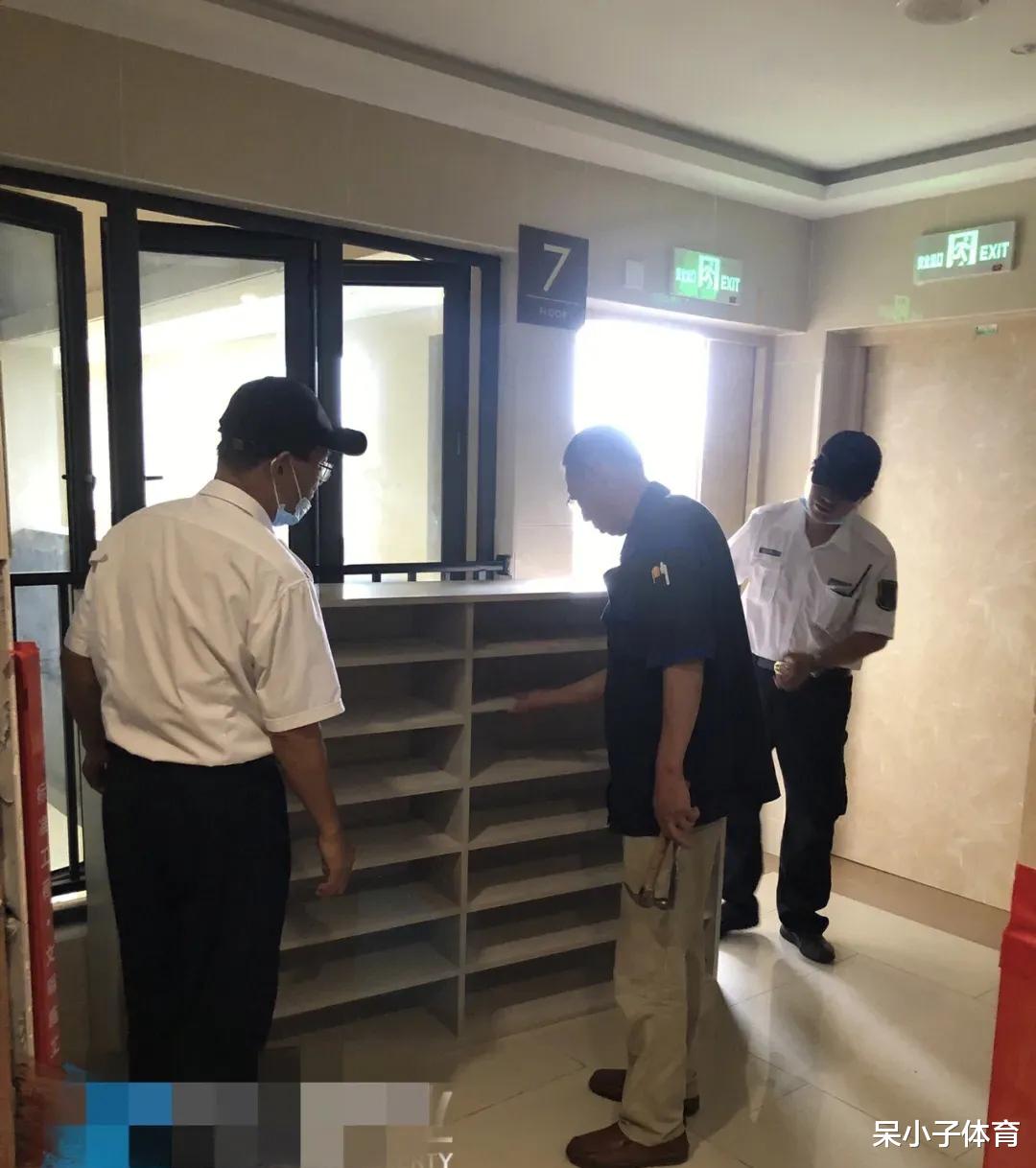 物业不给楼道放鞋柜,都给挪回业主屋里了