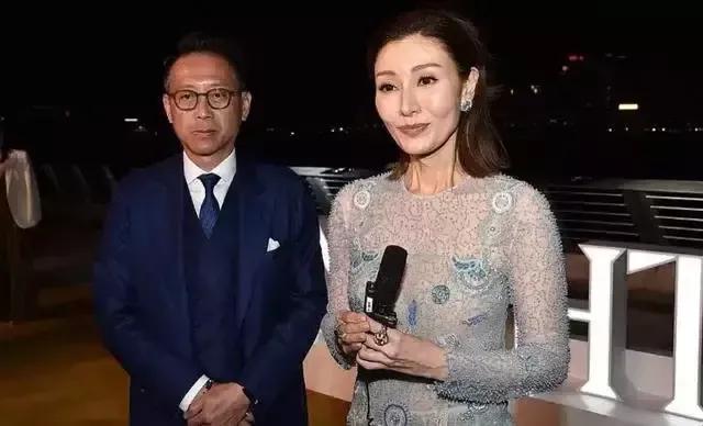 李嘉欣|一代女神李嘉欣晒新照面露沧桑优雅老去家庭幸福，谁说女星不能娶