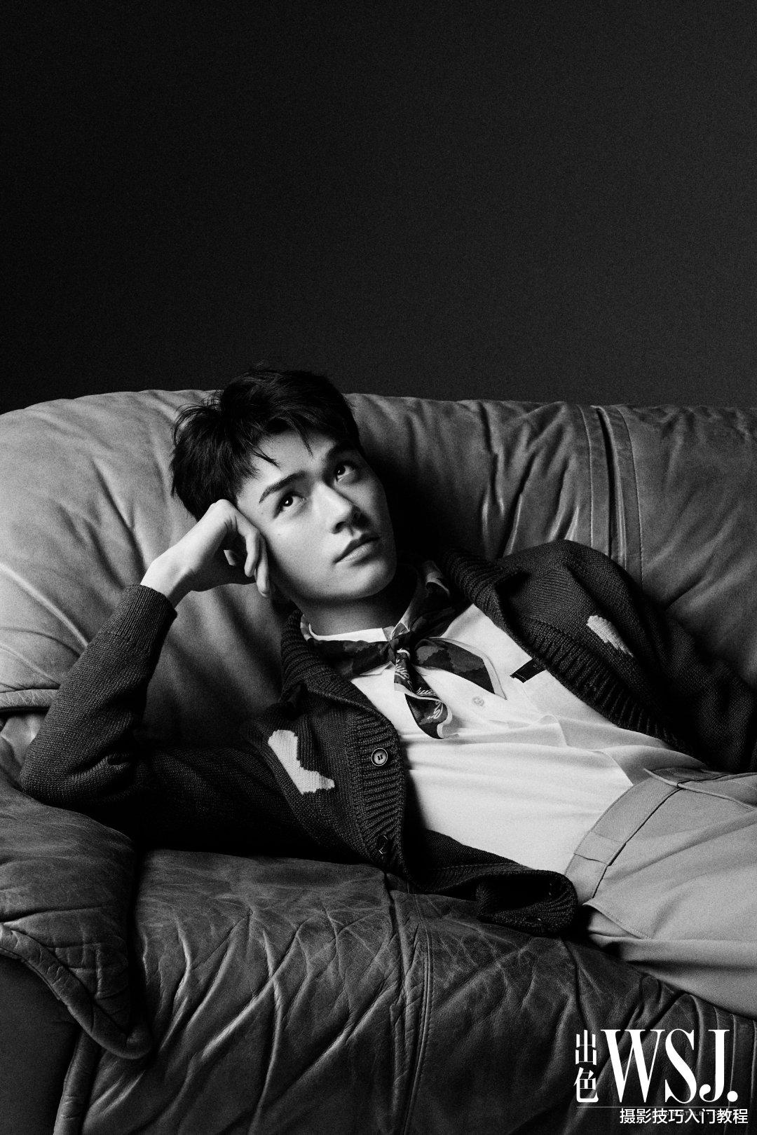 摄影技巧:沙发照怎么拍又纯又欲?女网红们都是这样拍的