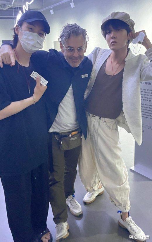 权志龙|梦幻联动！T-ara朴孝敏晒GD权志龙“观展照”，两人见面了吗？
