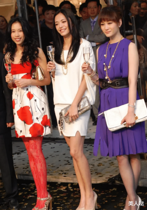 莫文蔚|?莫文蔚李小冉同框差6岁气质大不同,一个明艳性感一个清丽脱俗