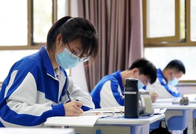 纽约大学|“985大学里没有多少寒门子弟”，高中老师的话，令普通父母沉默