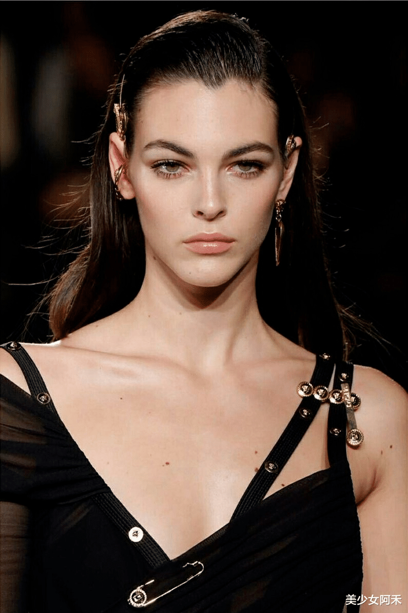 老佛爷 老佛爷离世前“最后一位灵感缪斯”曝光:雌雄同体,男女通吃!这是人类可以拥有的美貌吗?