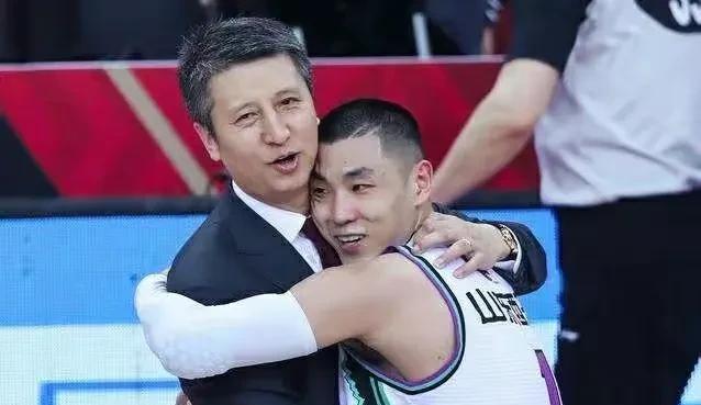 辽宁男篮|辽篮小伙子童年什么样？诗岩最帅，大韩最萌，丛明晨辣眼睛
