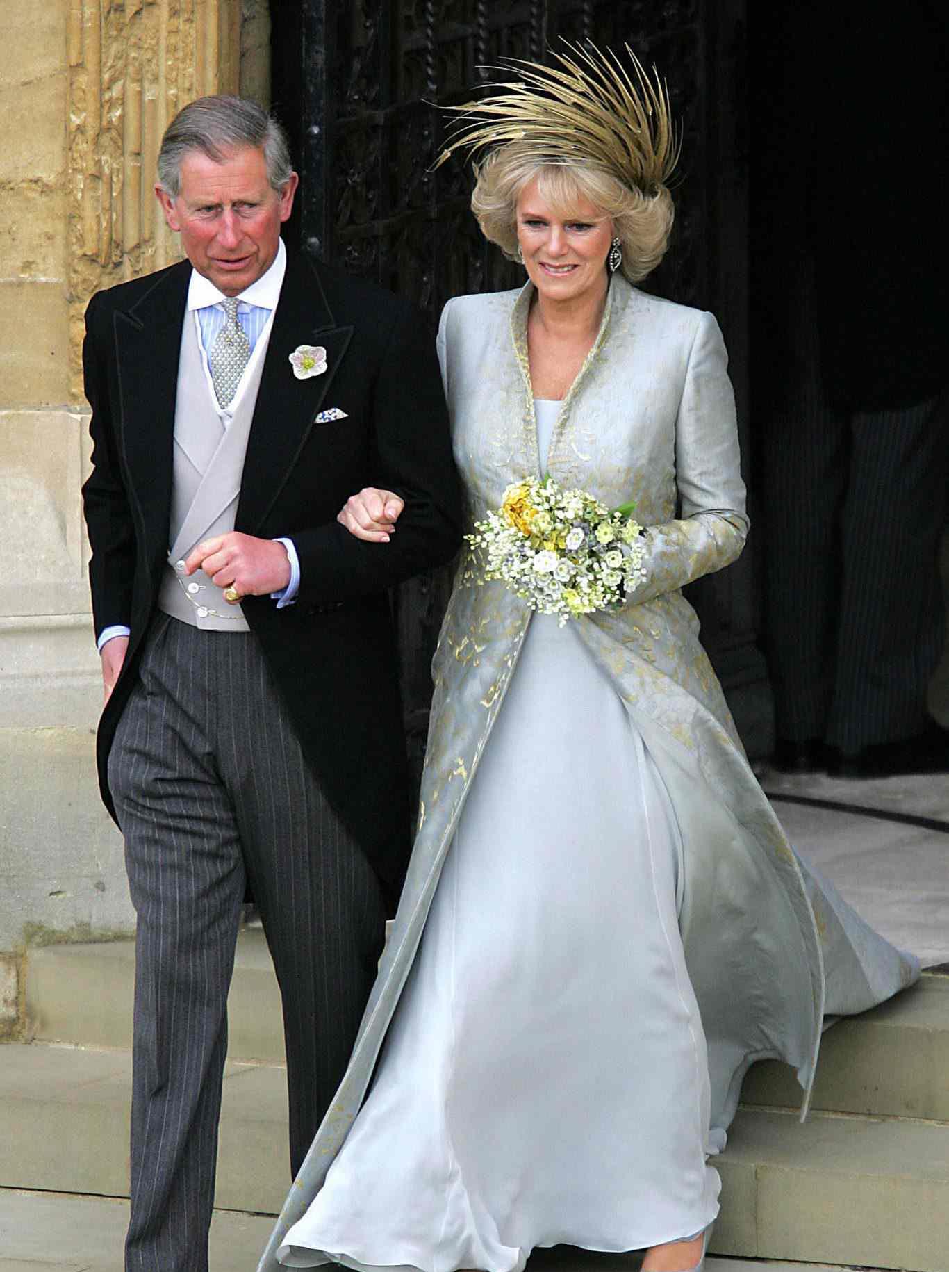 继母|哈里又曝宫廷秘闻!女王不喜欢继母,哥哥父亲不和,凯特改名了