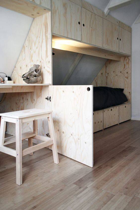 把开发商送的15平阁楼改造,斜顶墙做内嵌卧室+储物间,好机智!