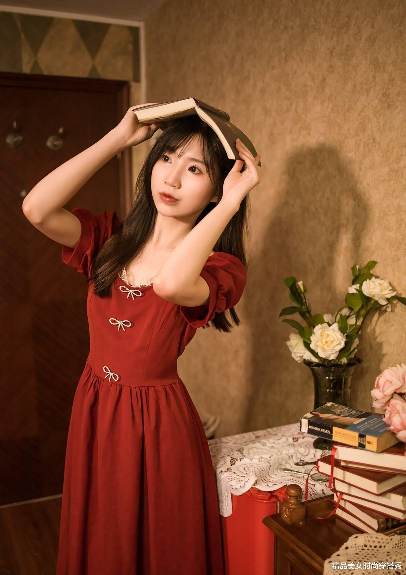 梨形身材,小个子的女生,都应该拥有一件这样的红色连衣裙_时尚资讯