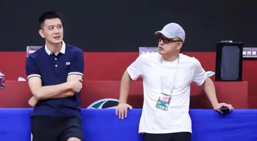 高诗岩|秦晓雯正式报价高诗岩，首钢抢人行动开始，杨鸣这次顶不住了