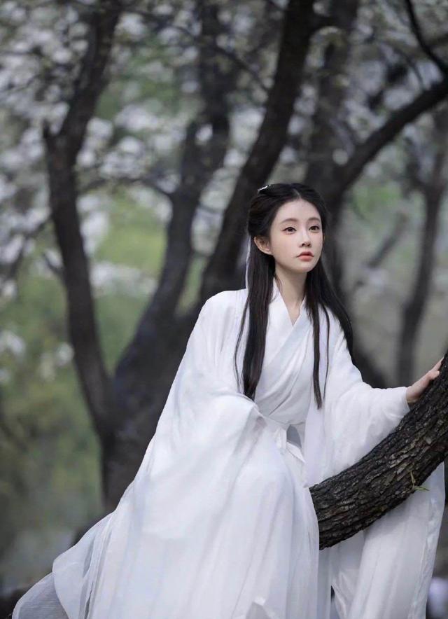 小龙女|无感陈妍希、毛晓慧版“小龙女”，被冯提莫惊艳了！