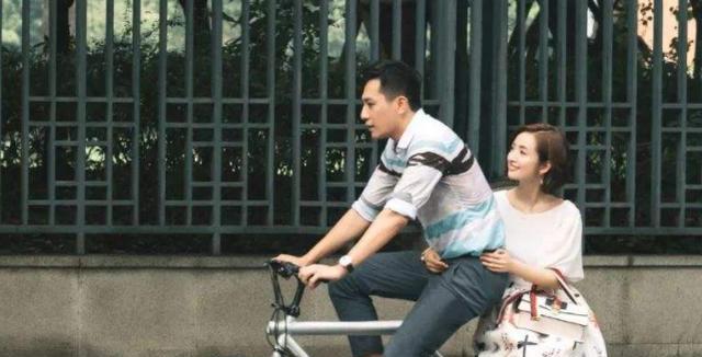 刘在石|林依晨产后复出为他人撑伞，给女儿用二手物品，活成女明星的反面