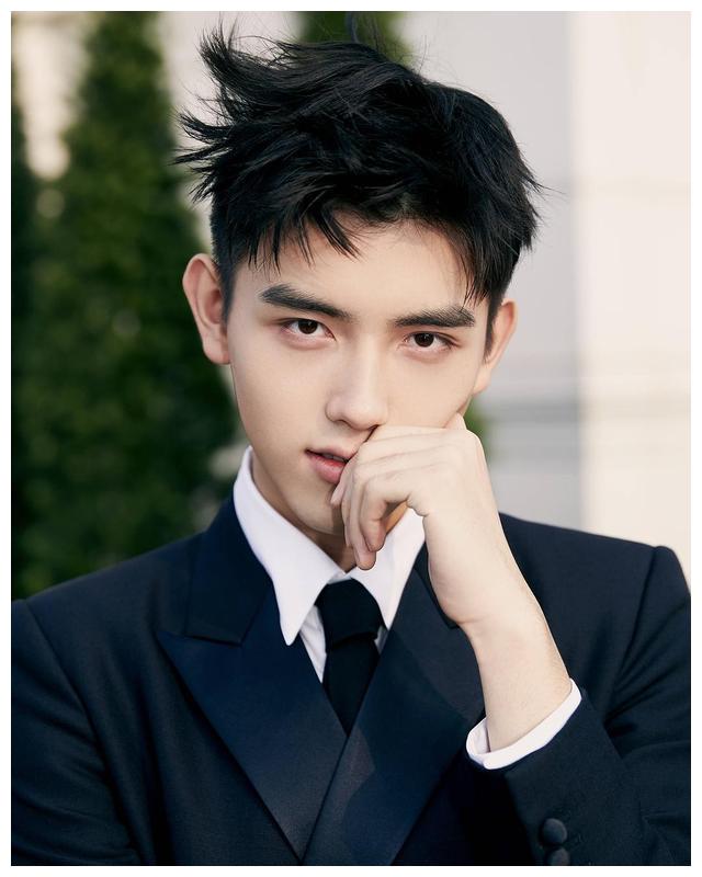 王一博|“隐形富豪”王一博：三年分红4.3亿，为何选择在北京租房住？