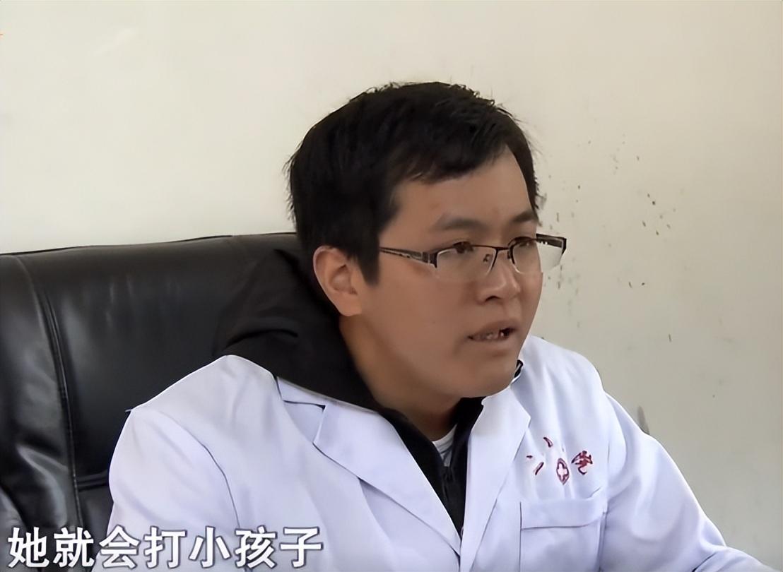 2012年,名牌大学生嫁给农民,生下双胞胎儿子后,却变得离奇疯癫