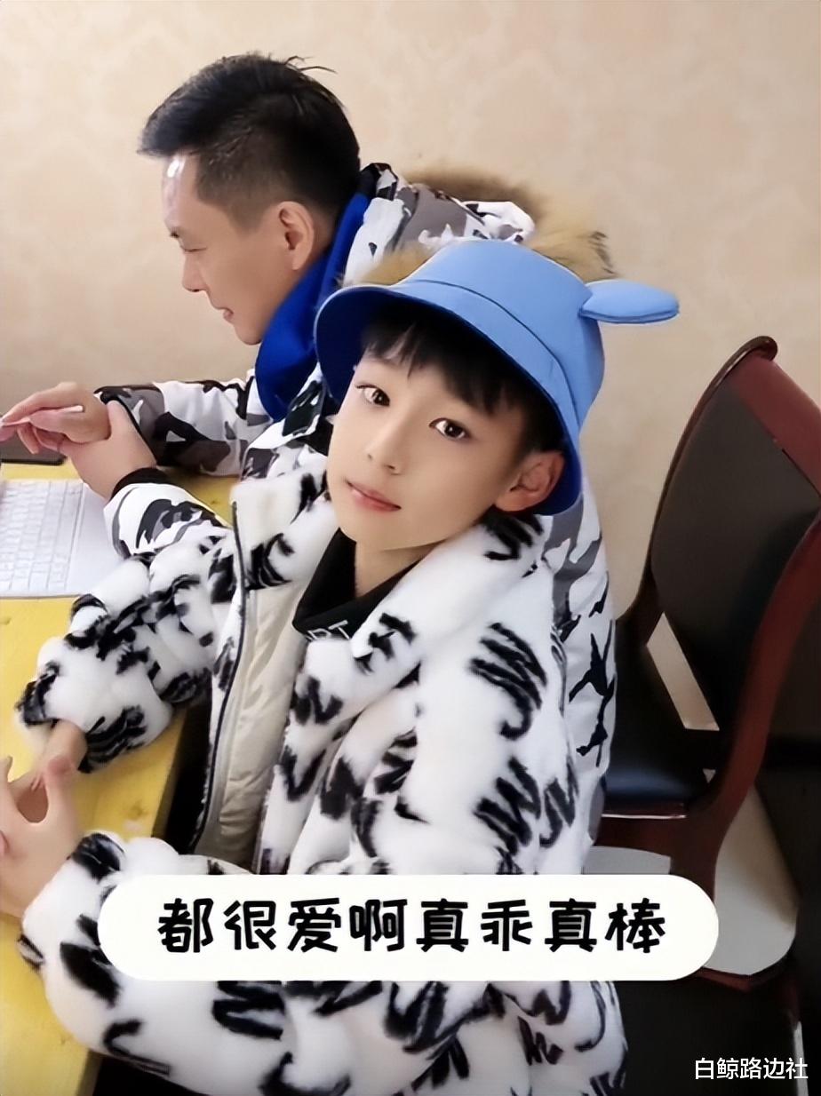 曹颖|48岁曹颖餐厅跳舞庆生,老公儿子双簧送祝福,10岁王子颜值超高