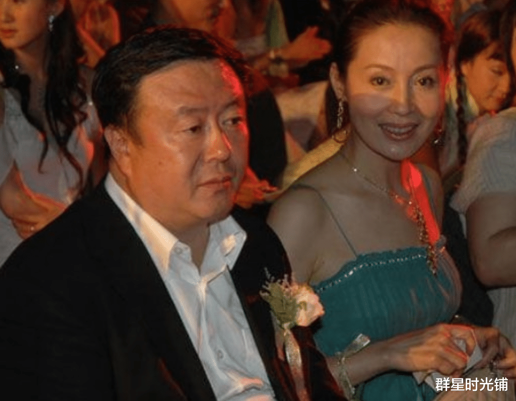 尤小刚|著名导演尤小刚：33岁娶田歌，二婚邬倩倩，如今现女友比他小30岁