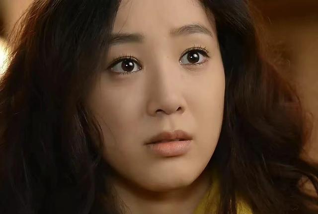 衣帽间|41岁郑丽媛独居19年,书墙衣帽间那叫一个震撼,简直是人间理想