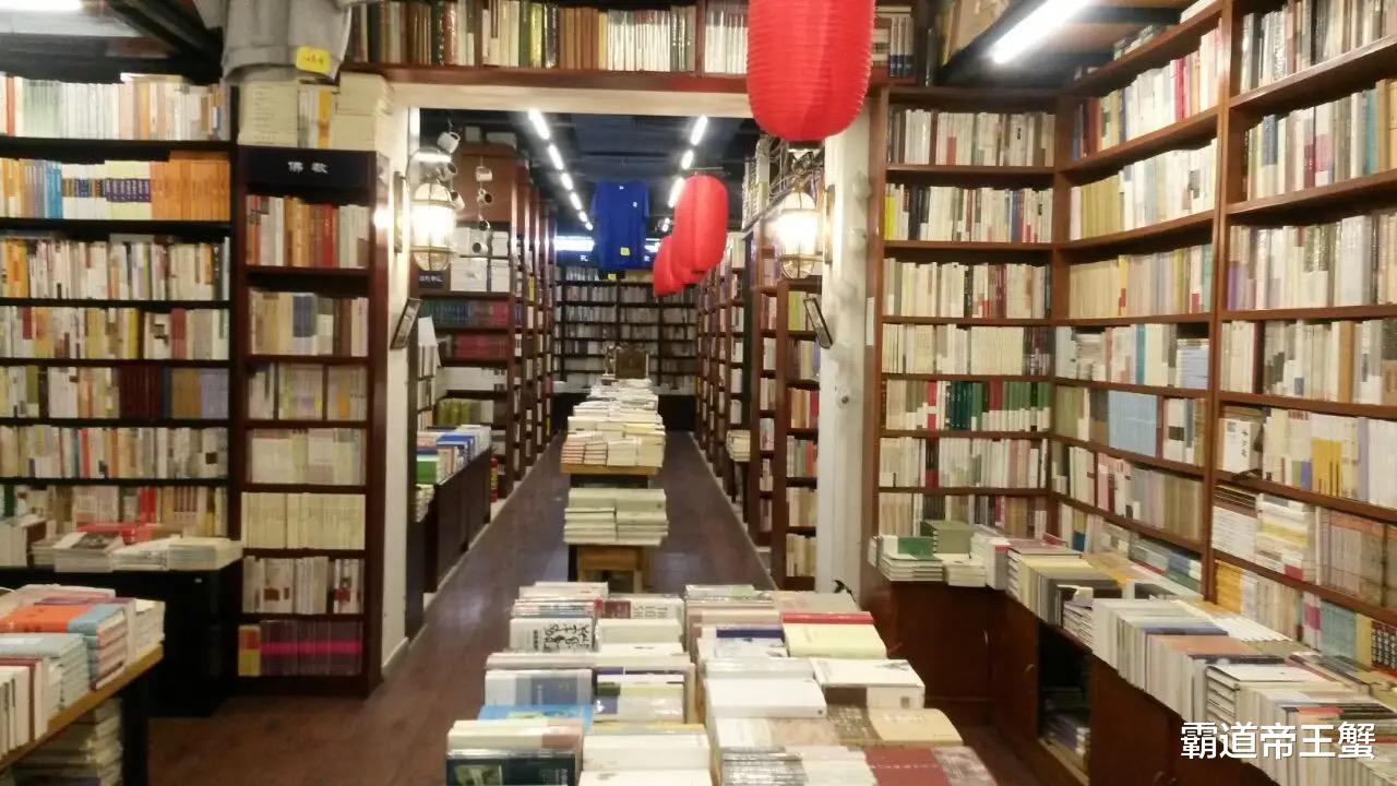 南澳|书迷的打卡圣地——万圣书园、毛边书局