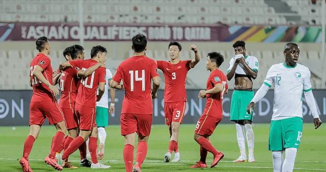 国足|创下6年来最差成绩，中国男足世界排名连续下跌，无缘亚洲前十
