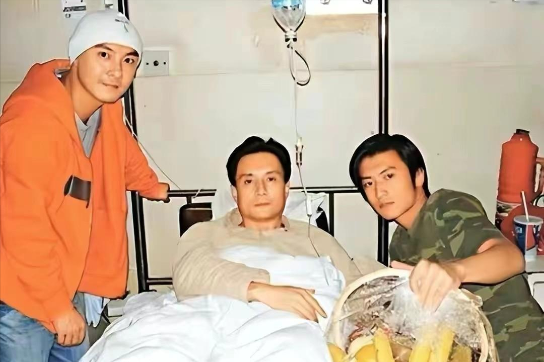 安眠书店|娱乐圈的“灯下黑”：打戏、吻戏，假戏真做，连男演员都深受其害