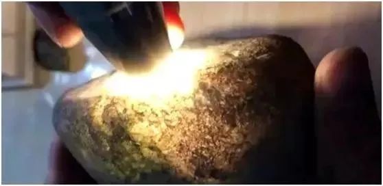 翡翠|650块的翡翠原石,切出来价格瞬间爆涨!!!