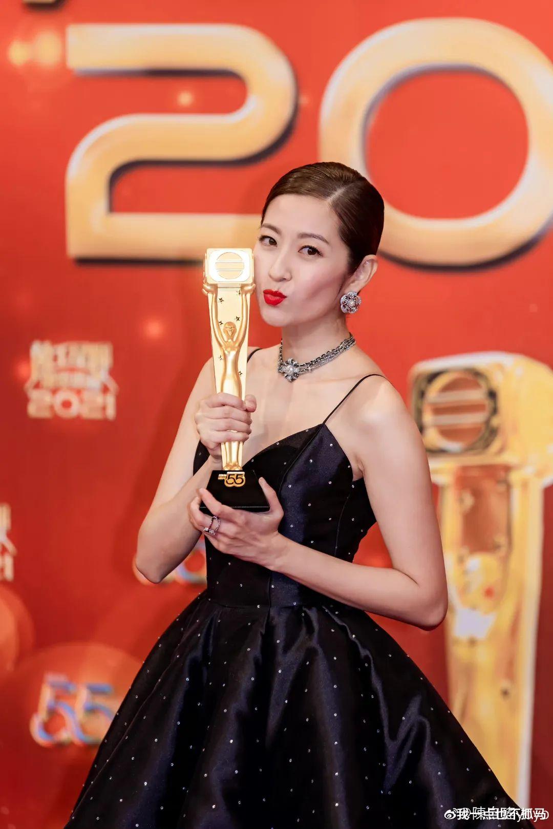 英雄岁月之王牌部队|今天,全网都在催她离婚