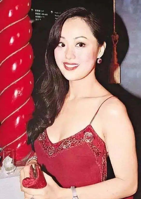 章小蕙|离婚后靠自己3年还清2.5亿,如今58岁仍能带货吸粉