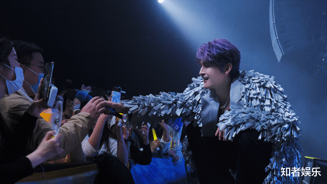 张远|原以为张远是谐星,没曾想还是型男,晒腹肌照却被工作室带头吐槽