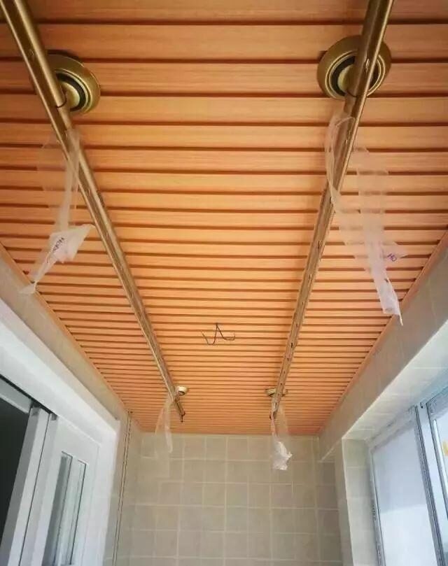 越来越多人阳台这样装，不仅解决了晒衣问题还美观，老婆很满意！