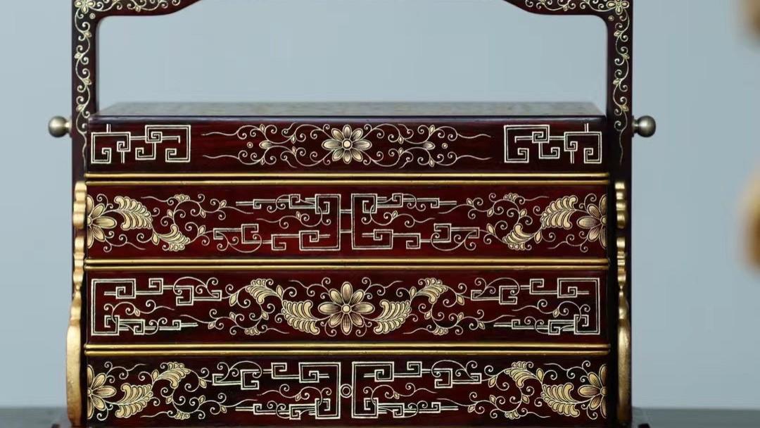 |隽雅敦秀，万寿无疆，描金提梁盒