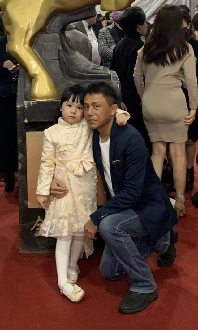 大肠癌|53岁朱科丰患癌去世!曾是周杰伦的好搭档,上月刚为6岁女儿庆生