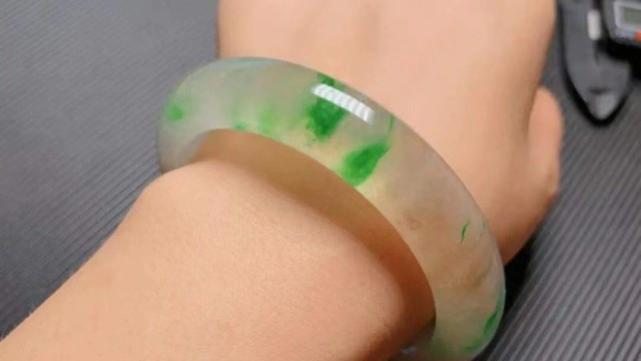 翡翠|佩戴翡翠的九大好处，你知道几点呢？