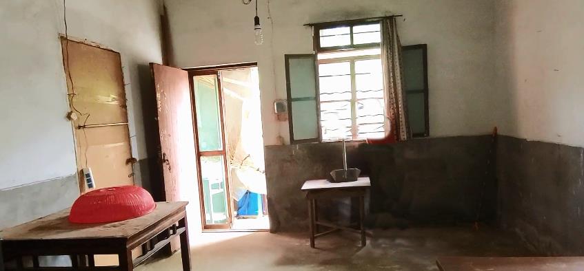 上海租房白菜价,只要200块一个月,马桶对着你的床头