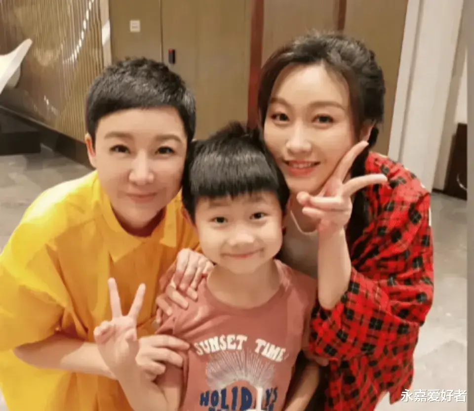 孙楠|孙楠估计肠子都悔青了吧,前妻买红妹现如今剪了短发