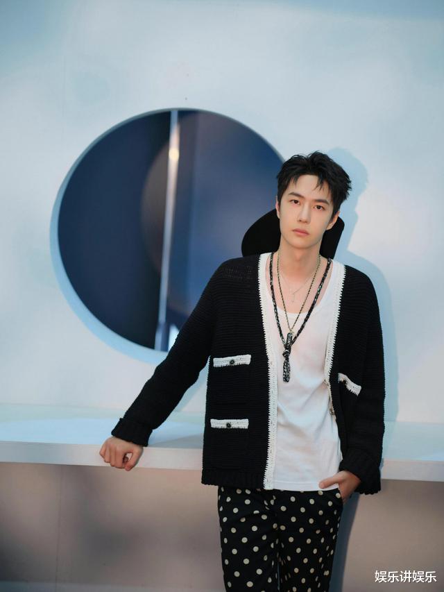 王一博|王一博营业太多忙坏粉丝,宣发博就没停过,网友:被幸福砸懵了吧