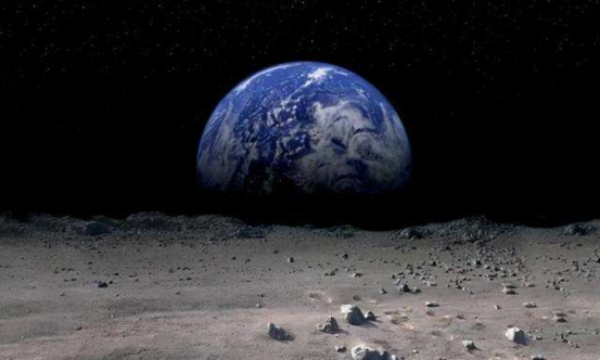 地球重约60万亿亿吨,为啥能飘在太空?翟志刚:真怕地球飘走了