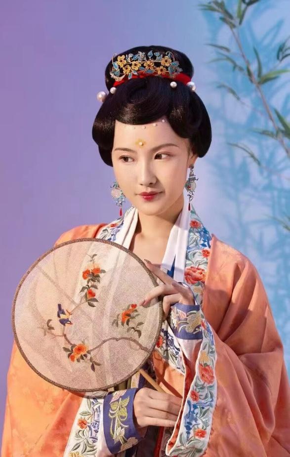 发型 要是咱们的古装剧，“发型”都能用心弄成这样，观众就不用受罪了