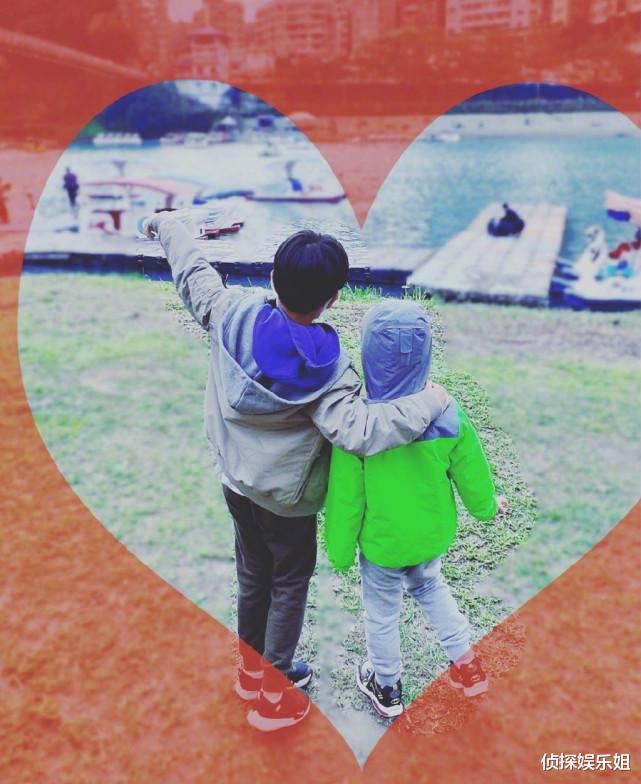 侯佩岑|侯佩岑罕见公开俩儿子露脸帅照,两兄弟长得像妈妈,都是高颜值